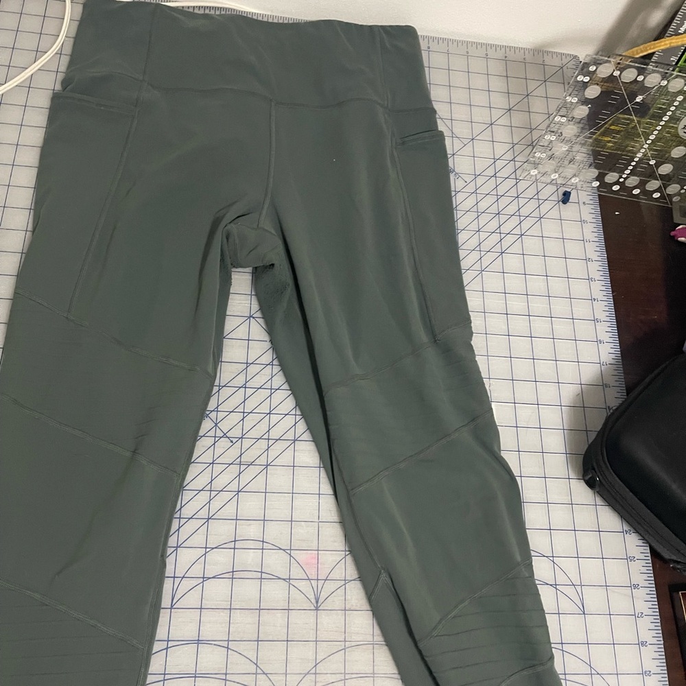 Athleta Women’s Olive Leggings